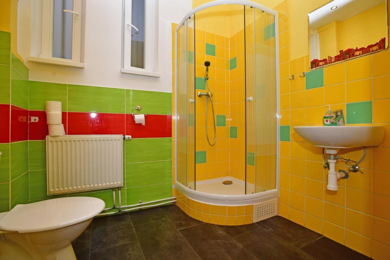 Benedikt City Center Hostel Прага Екстериор снимка