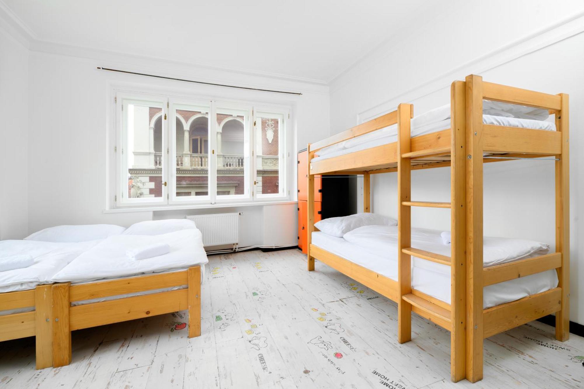 Benedikt City Center Hostel Прага Екстериор снимка