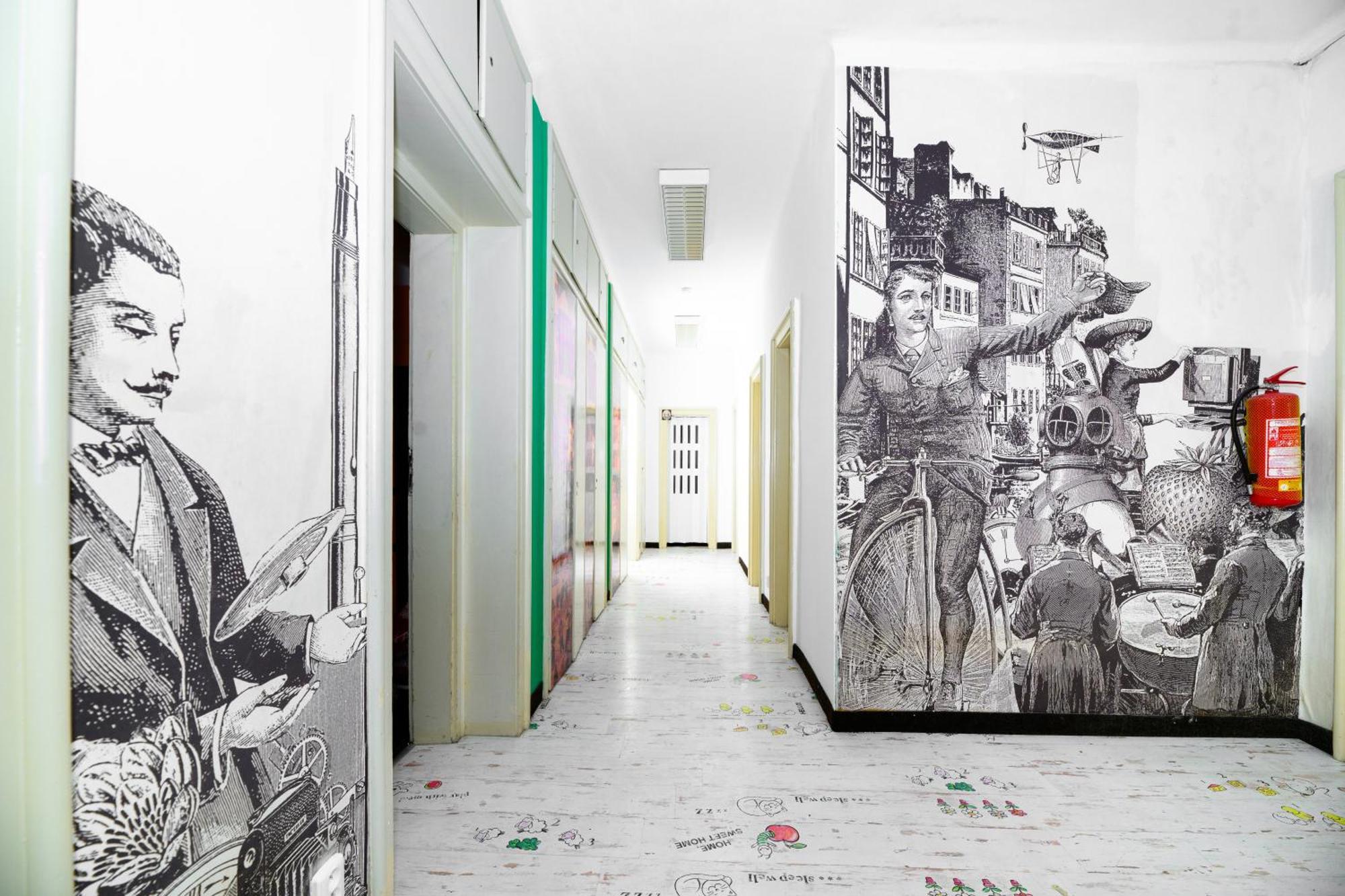 Benedikt City Center Hostel Прага Екстериор снимка