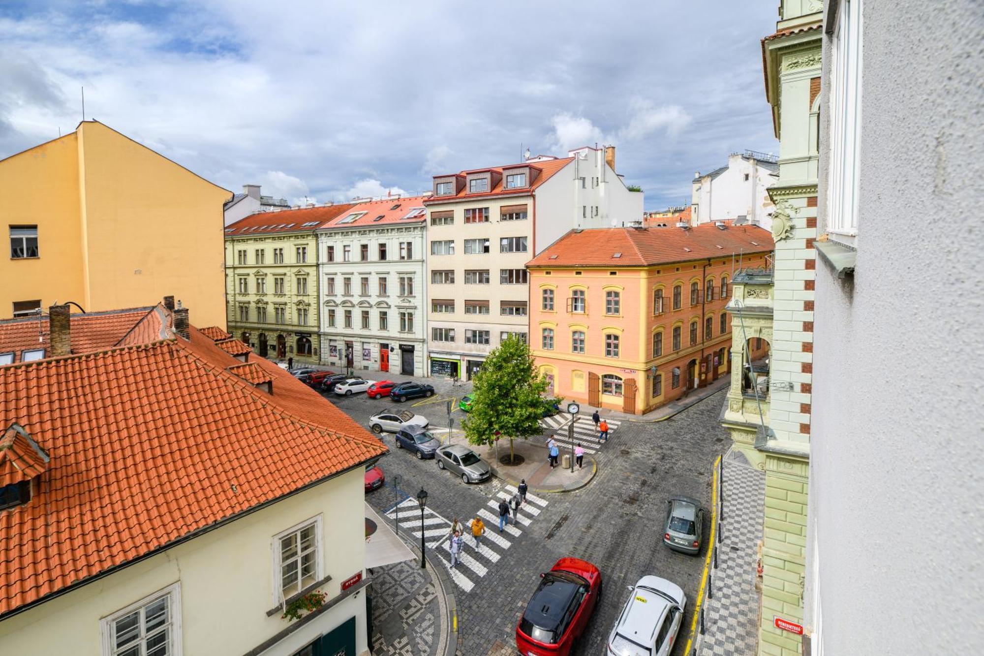 Benedikt City Center Hostel Прага Екстериор снимка