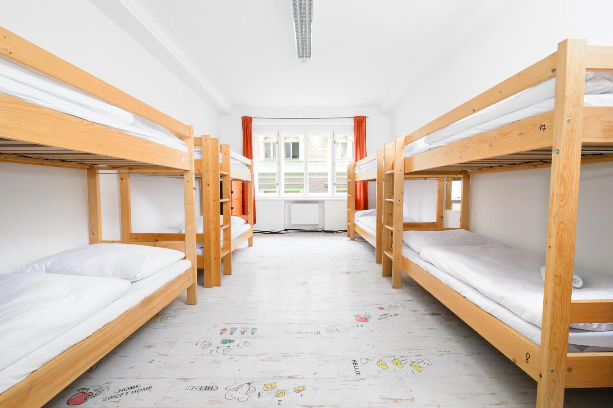 Benedikt City Center Hostel Прага Екстериор снимка