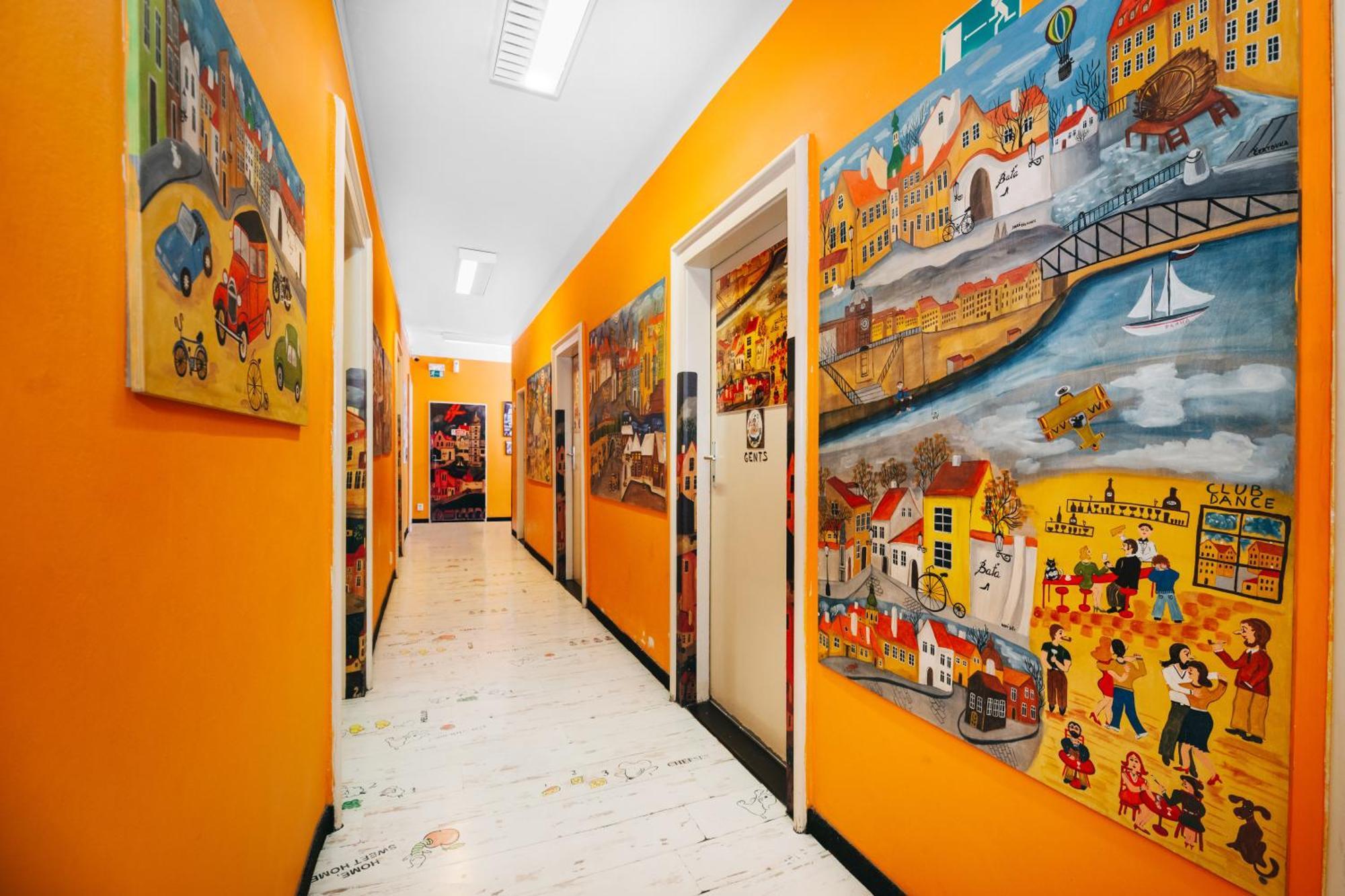 Benedikt City Center Hostel Прага Екстериор снимка