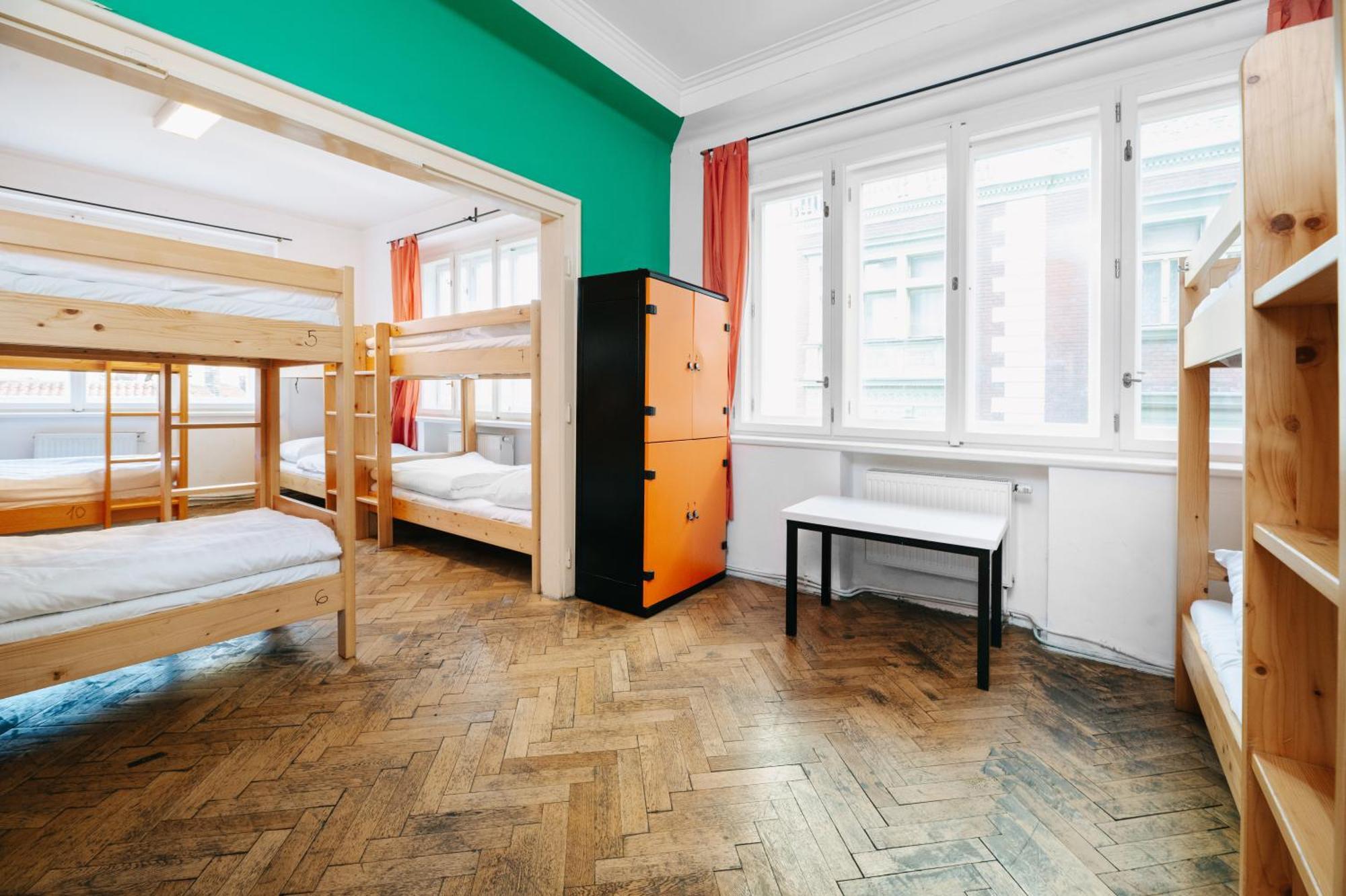 Benedikt City Center Hostel Прага Екстериор снимка