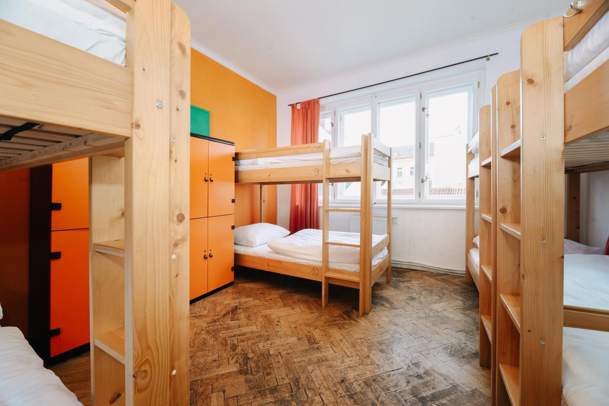 Benedikt City Center Hostel Прага Екстериор снимка