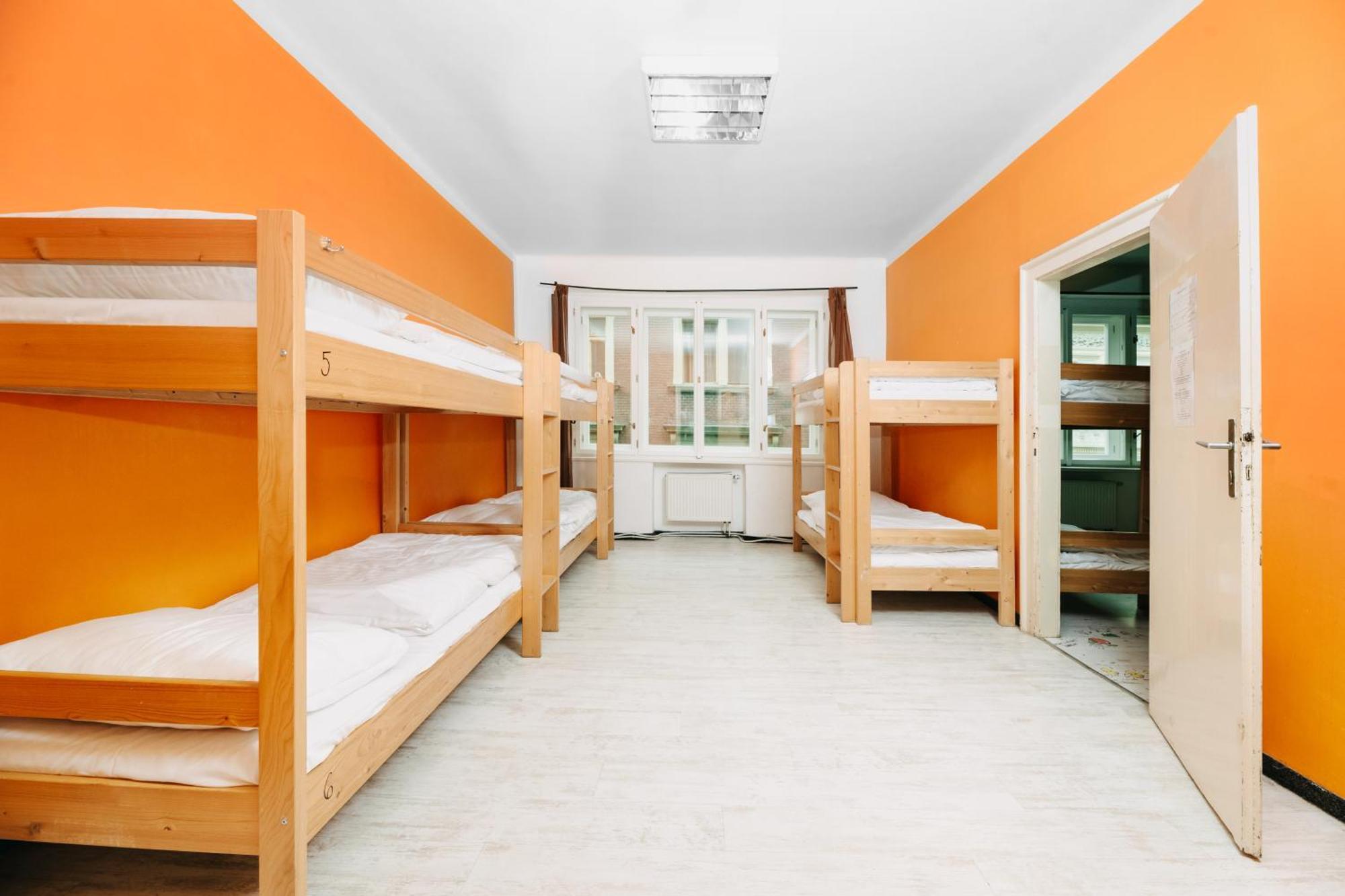 Benedikt City Center Hostel Прага Екстериор снимка