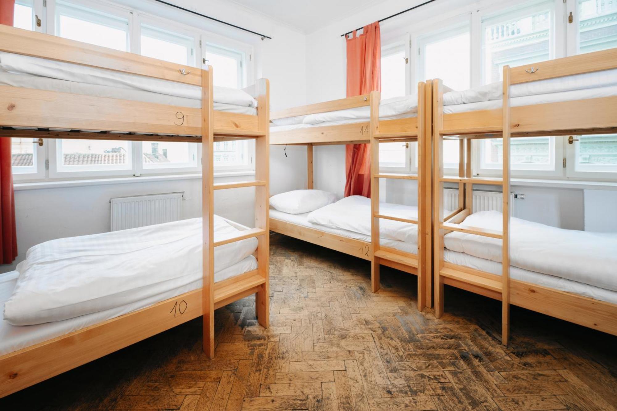Benedikt City Center Hostel Прага Екстериор снимка
