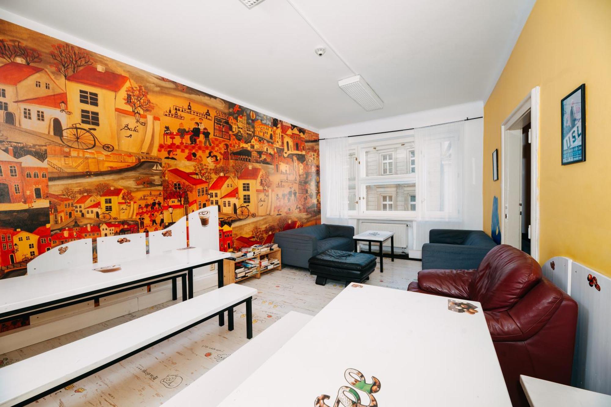 Benedikt City Center Hostel Прага Екстериор снимка