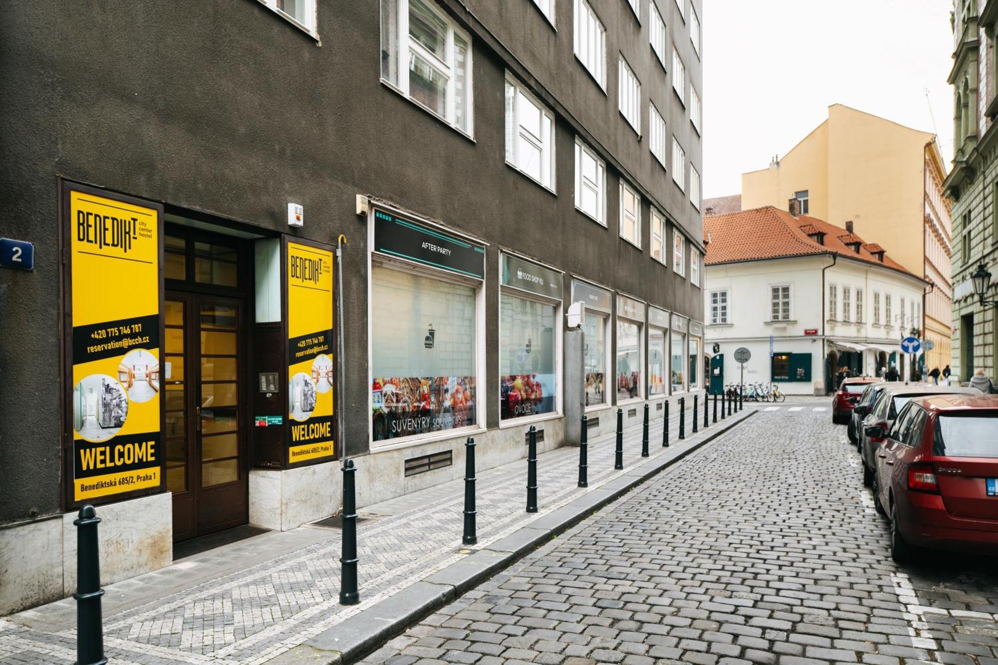 Benedikt City Center Hostel Прага Екстериор снимка