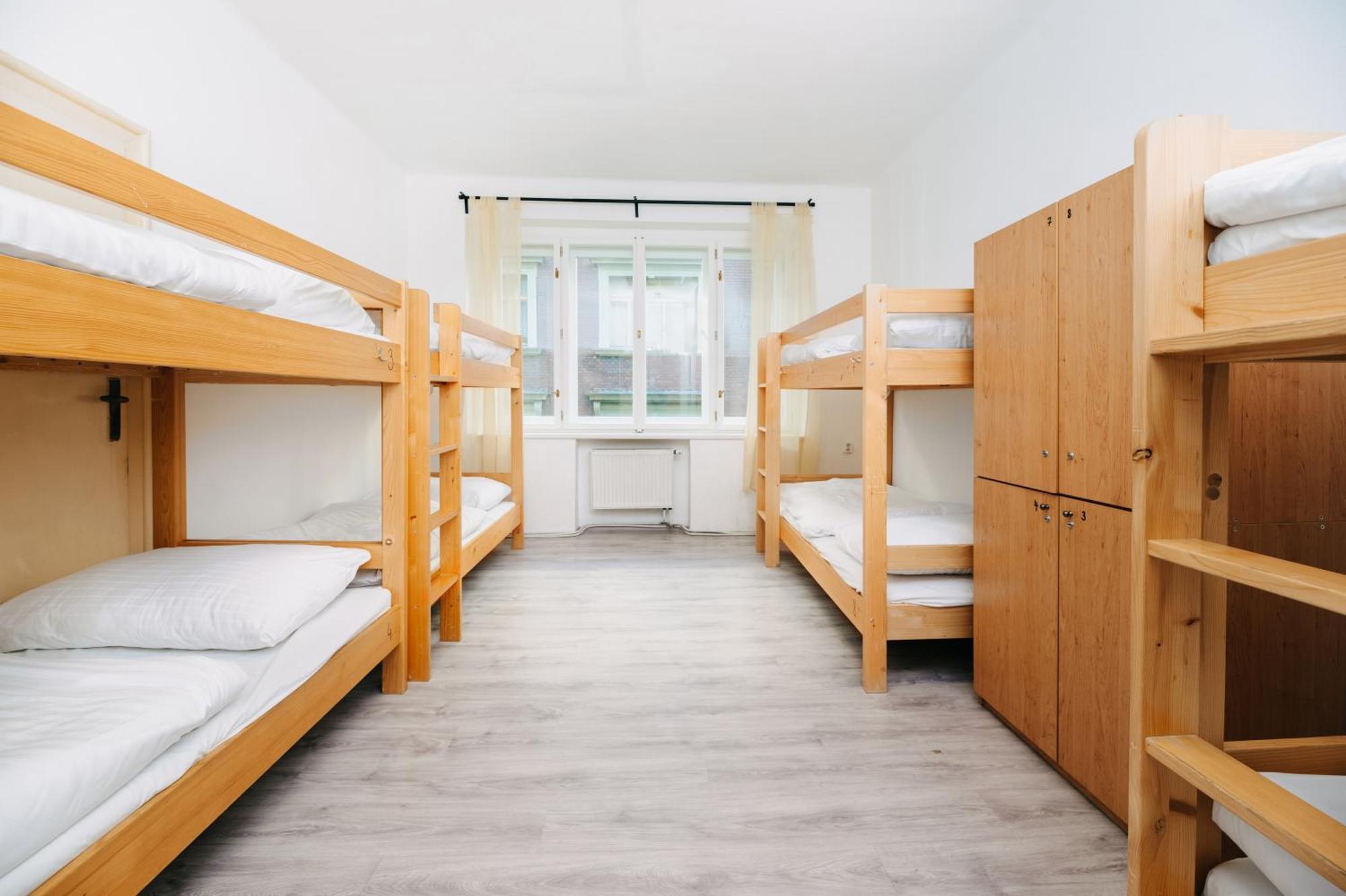 Benedikt City Center Hostel Прага Екстериор снимка