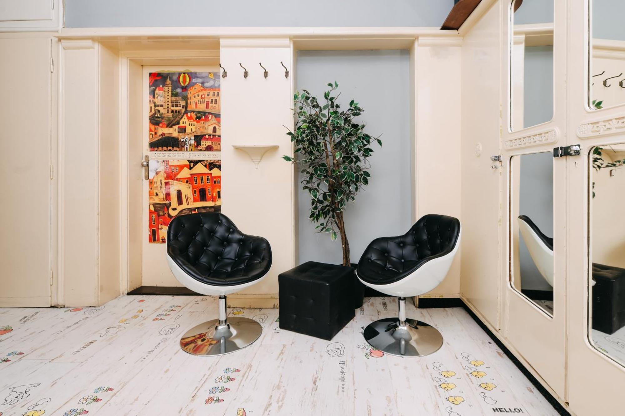 Benedikt City Center Hostel Прага Екстериор снимка