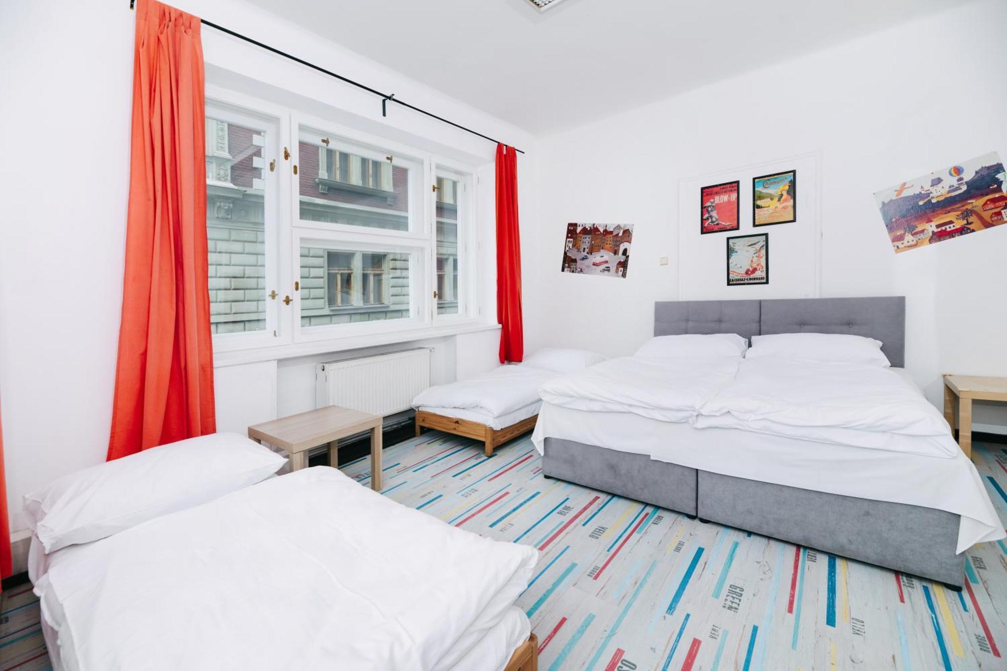 Benedikt City Center Hostel Прага Екстериор снимка